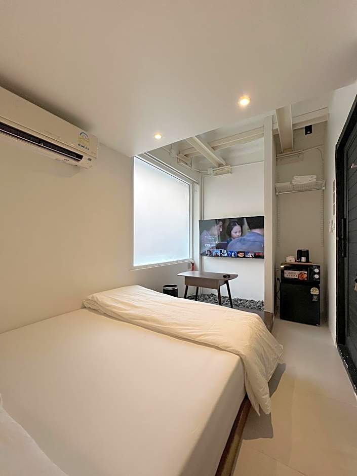 Chatel Samyan - Self check-in