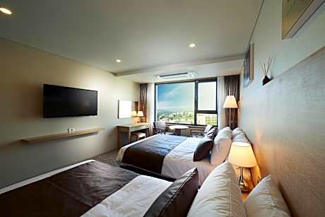 Deluxe Twin Room with Mountain View