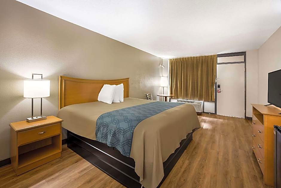 Econo Lodge Live Oak