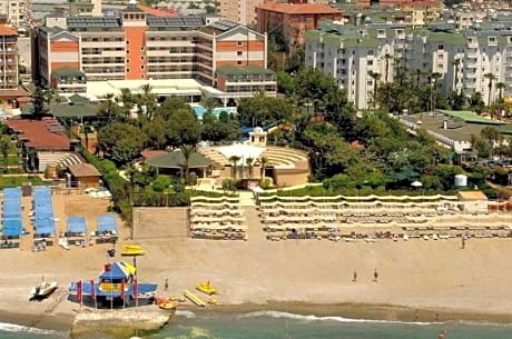 Insula Resort & Spa