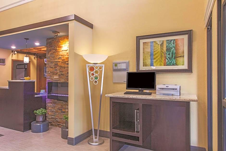 La Quinta Inn & Suites by Wyndham Elizabethtown