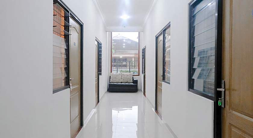 RedDoorz near Cyber Mall