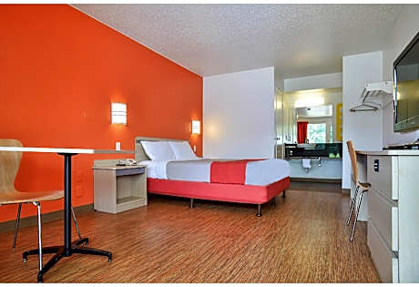 1 Queen Bed | ADA/RI Shower