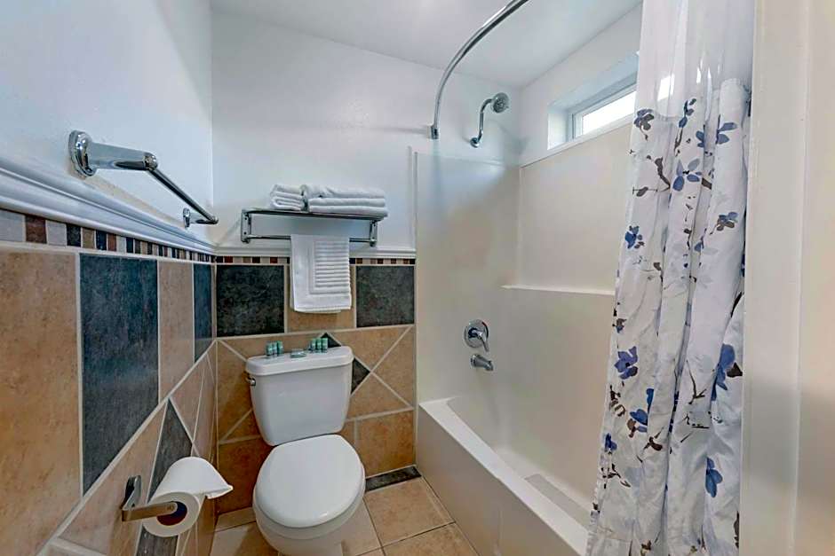 Best Western Harbour Inn & Suites Huntington - Sunset Beach