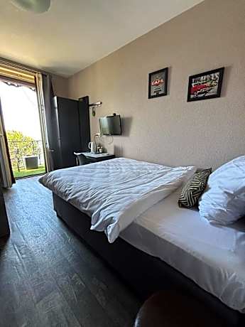 Single Room with Lake View