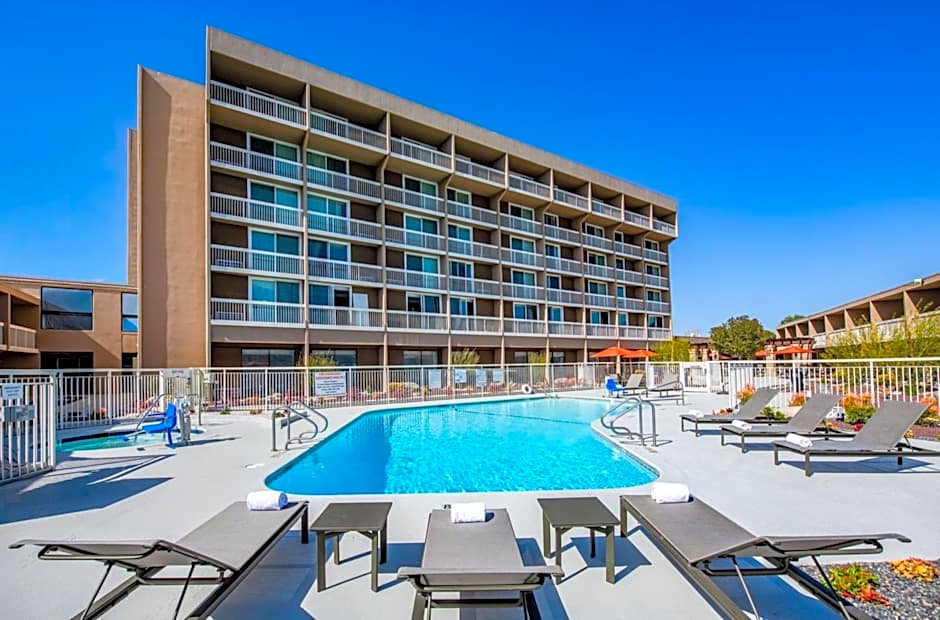 Holiday Inn Oxnard - Ventura by IHG