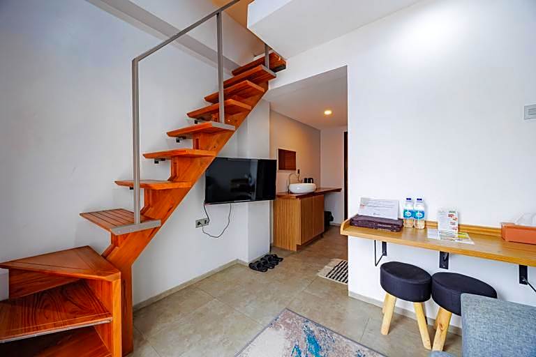 Urbanview Hotel Puri Indah