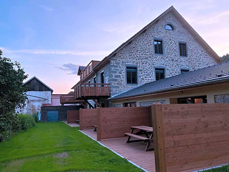 Gite Roche Des Ducs avec Piscine toute l'année, Spa, Sauna, Hammam