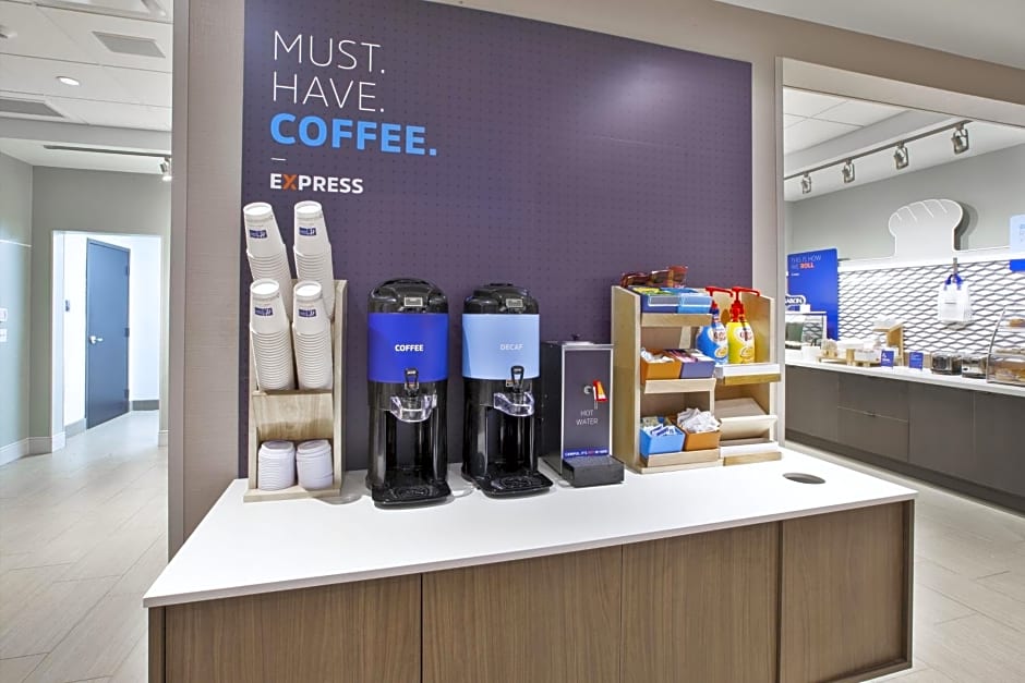 Holiday Inn Express & Suites - Okemos - University Area, an IHG Hotel
