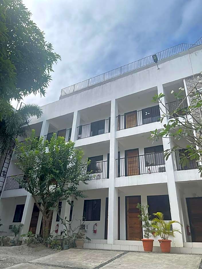 The Palines Apartment Hotel - Muntinlupa Near Evia
