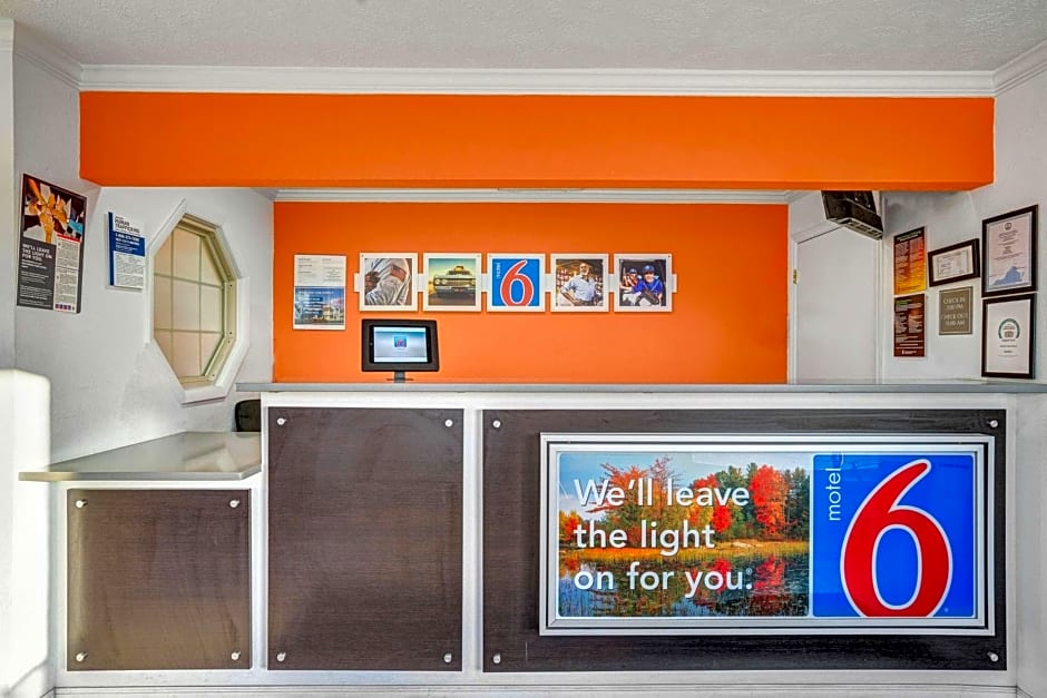 Motel 6 Hillsville, VA
