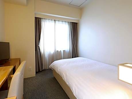 Economy Single Room with Shared Bathroom - Smoking