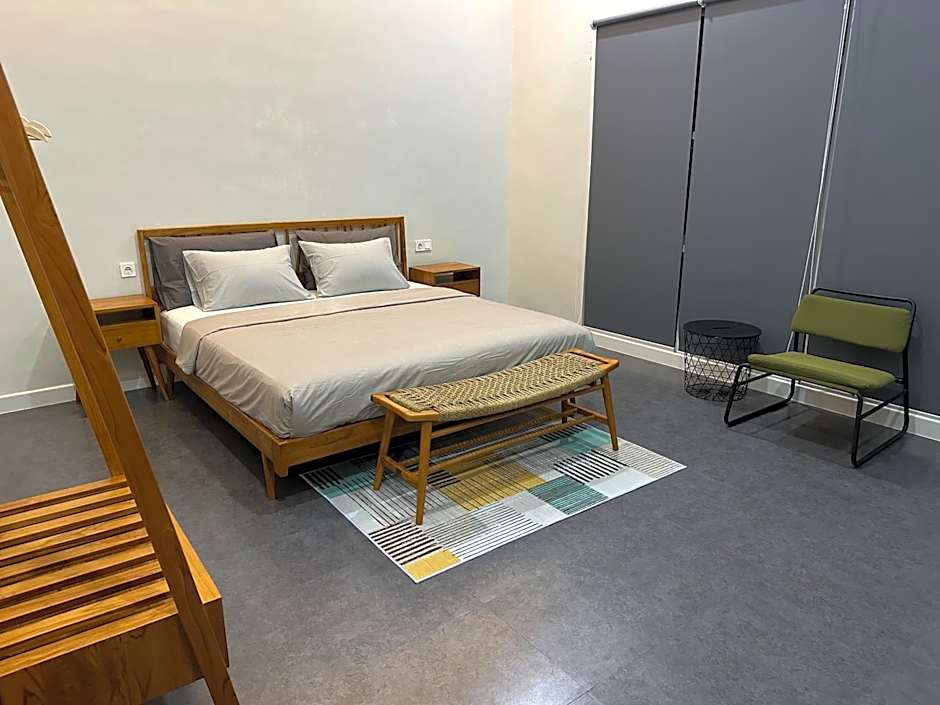 Cendhani Raras Gallery