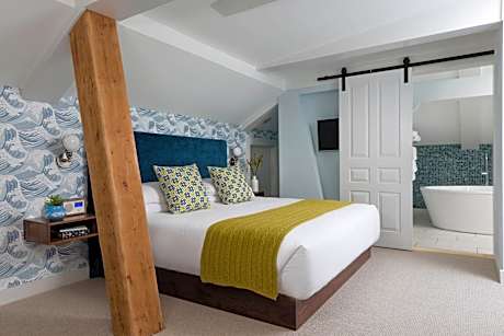 Deluxe King Suite