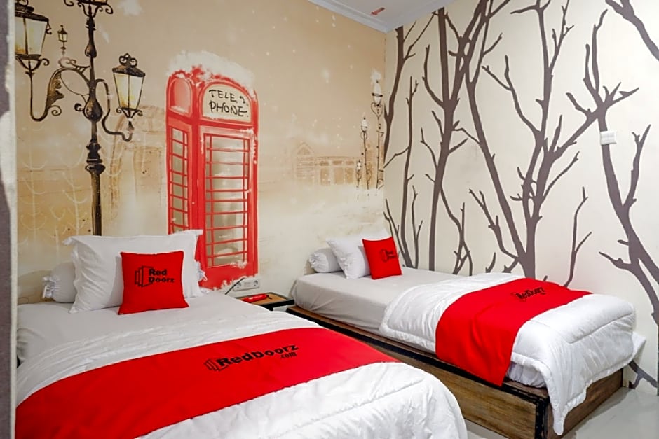 RedDoorz Syariah near Universitas Negeri Gorontalo 2