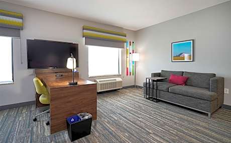 King Studio with Roll-In Shower - Mobility and Hearing Access/Non-Smoking