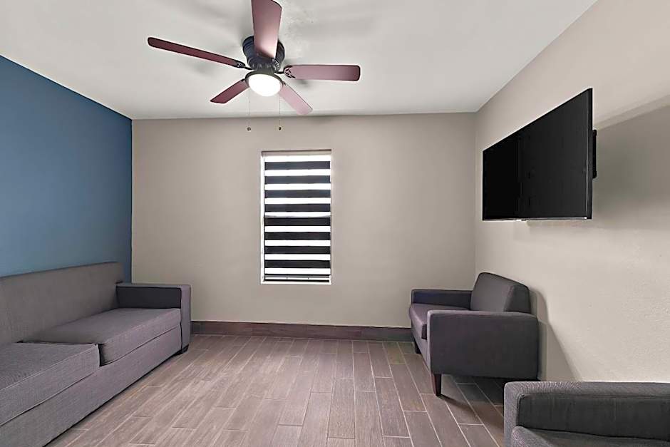 Econo Lodge Inn & Suites Laredo - Nuevo Laredo