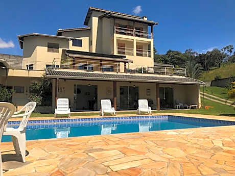 Chacara c Wi-Fi, piscina e lazer em Campo Limpo SP