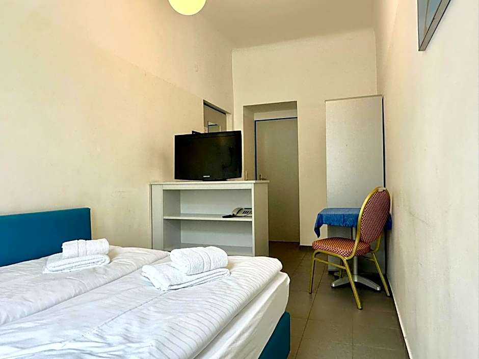 Very Central, 5 min to city center, Self Check In