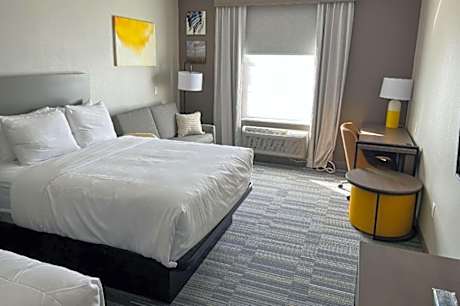 2 Queen Beds Suite Nonsmoking Accessible