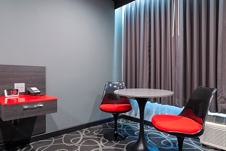 Astro Pasadena Hotel