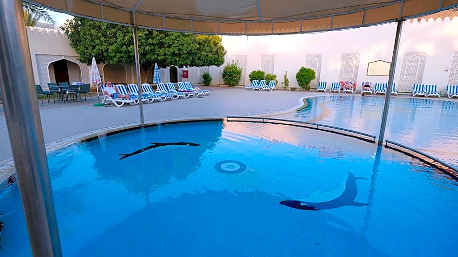 Falaj Daris Hotel
