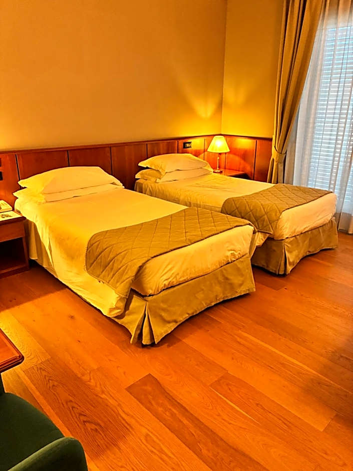 Air Palace Hotel