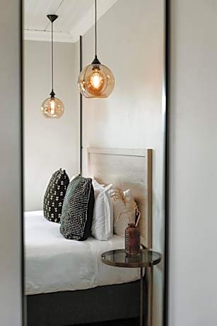 Lighthouse Guesthouse & Cafe