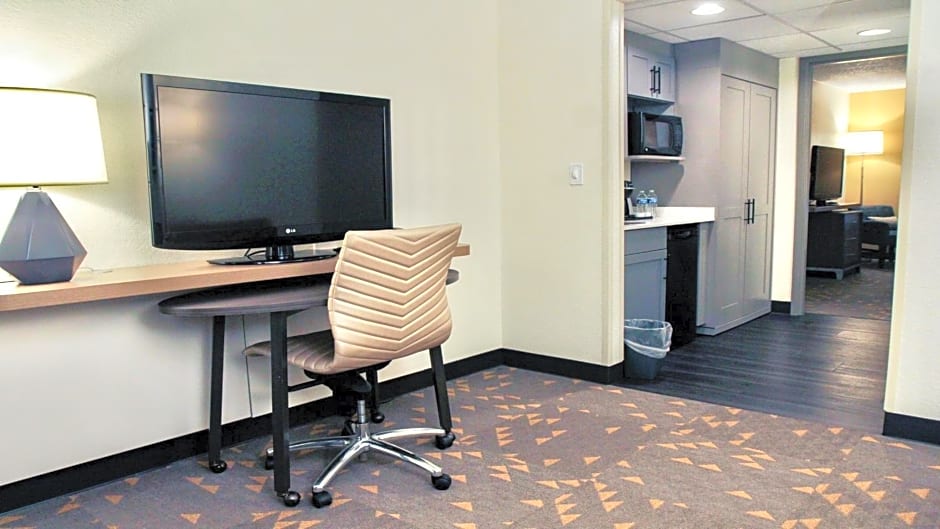 Holiday Inn Hotel & Suites Overland Park-Convention Center By IHG