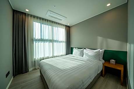 Three Room Penthouse - No View/Lower Floor