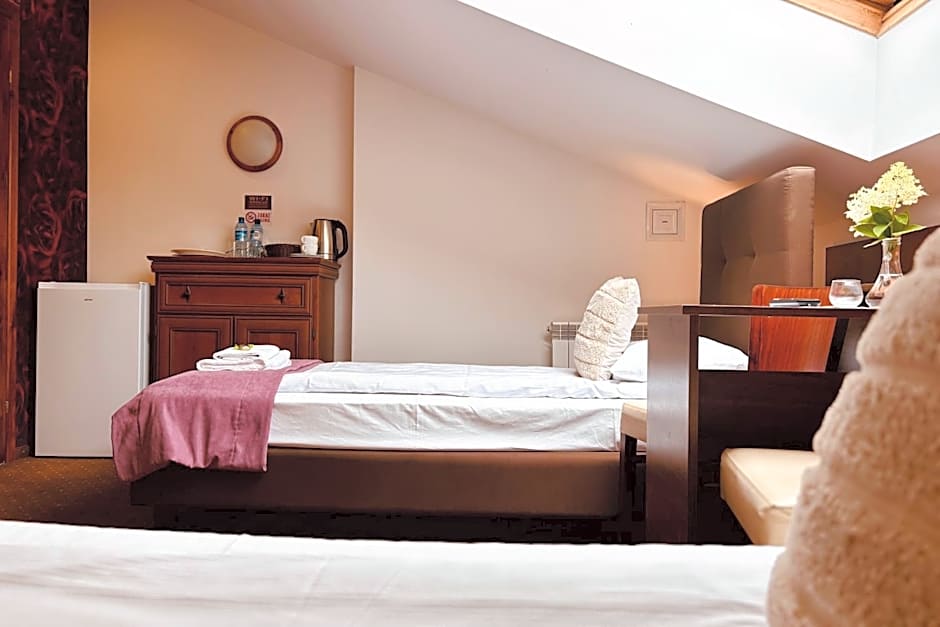 Pod Wzgórzem Bed & Breakfast