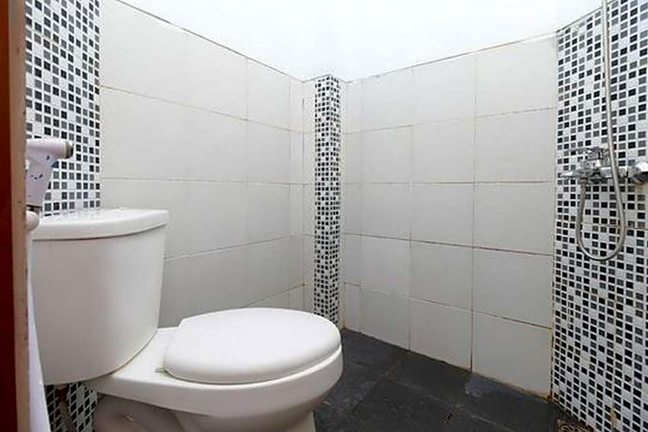 RedDoorz Plus Syariah at Polamas Andalas