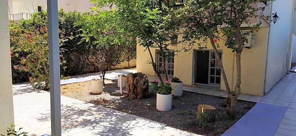 Cleo Rooms 250m from the beach