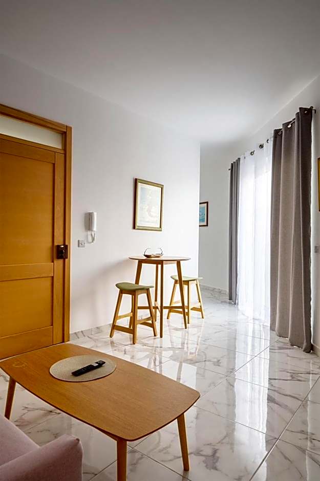 Msida Central Suites - EMMNIC Court