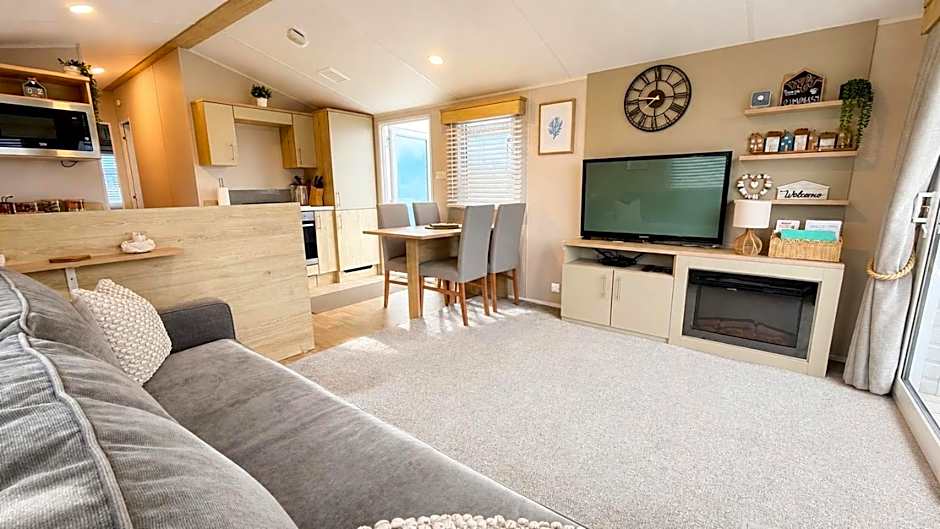 Tide & Anchor - Newperran 102