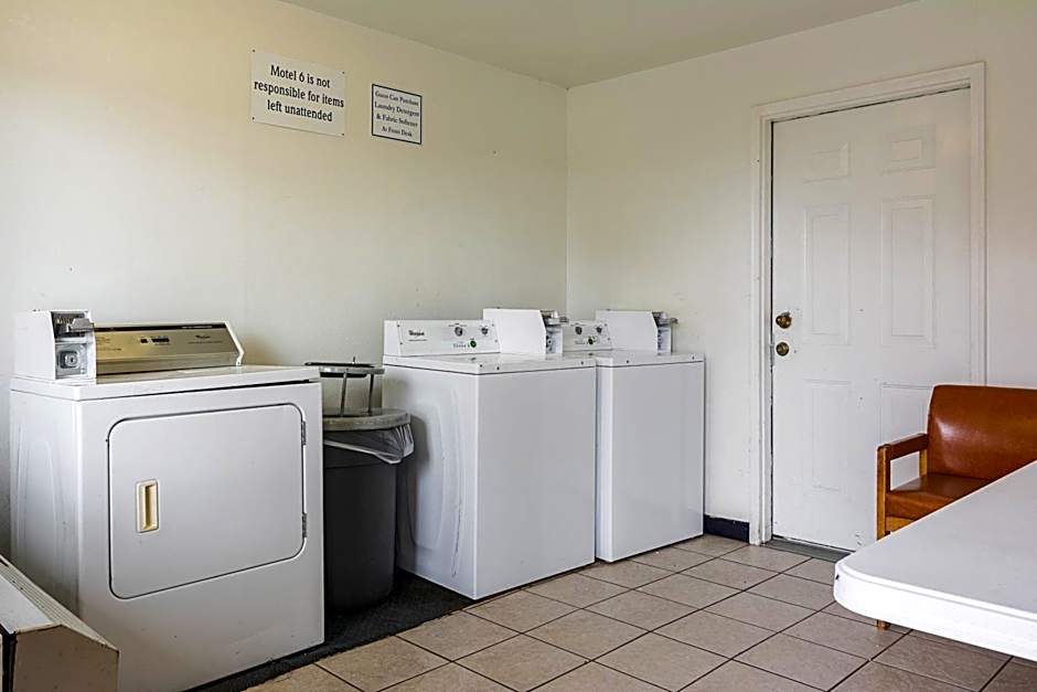 Motel 6-Gainesville, GA