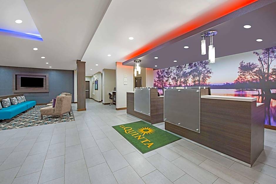 La Quinta Inn & Suites by Wyndham Lake Charles-Westlake