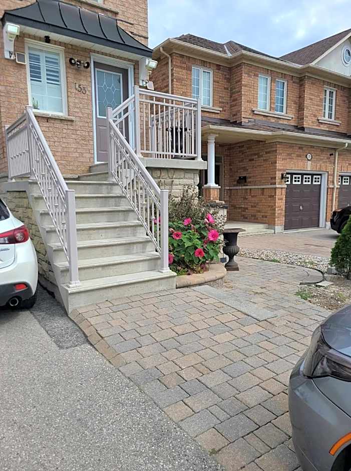 Top Floor of House in S Vaughan All to Yourself