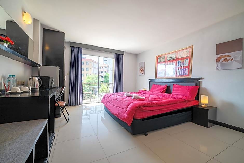 Abunawas Merry Inn at Walking Street