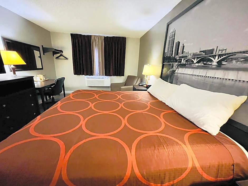Super 8 by Wyndham Shakopee