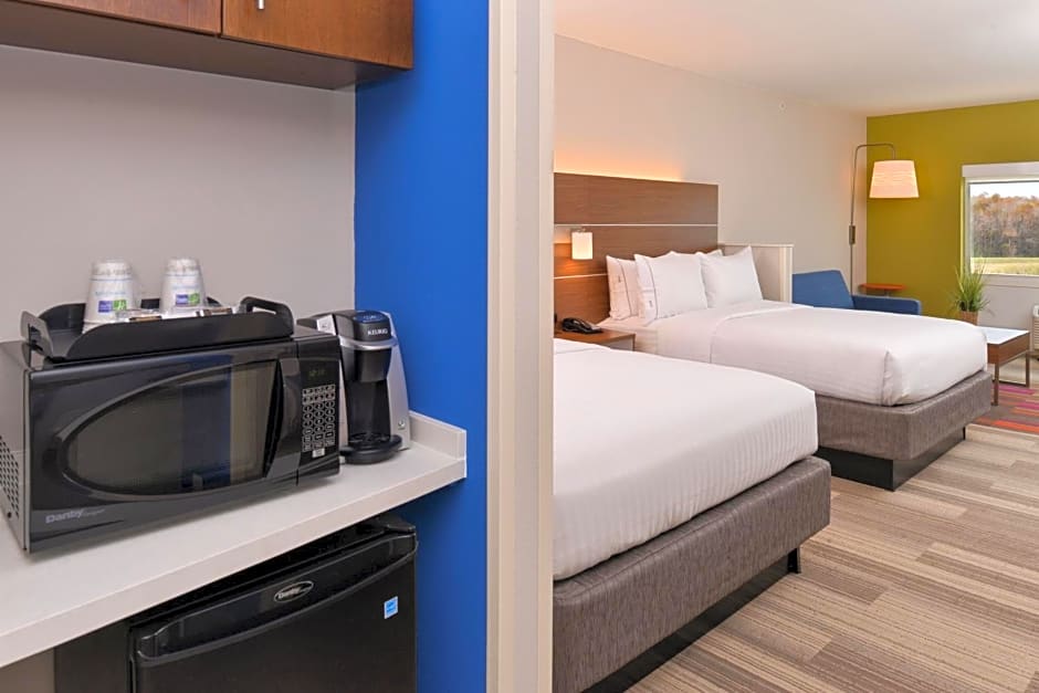 Holiday Inn Express & Suites St. Petersburg - Madeira Beach