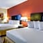 Quality Inn & Suites Oakwood Village - Cleveland South