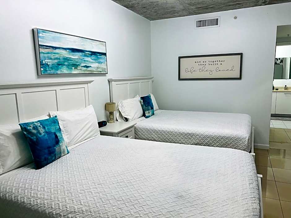 Spacious 2BD 2BTH at Midblock