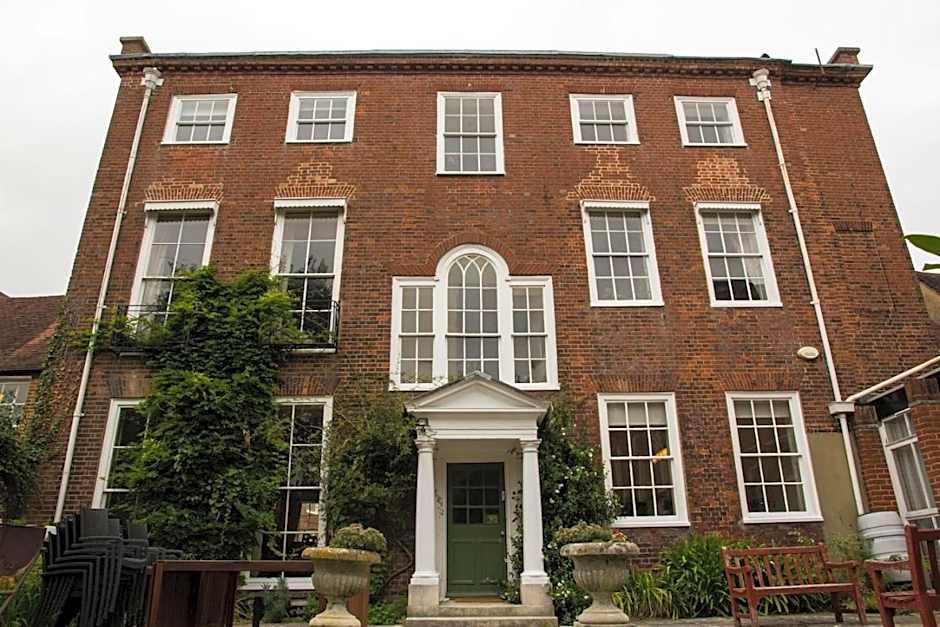 East Pallant Bed and Breakfast, Located in Large Georgian Townhouse in Central Chichester