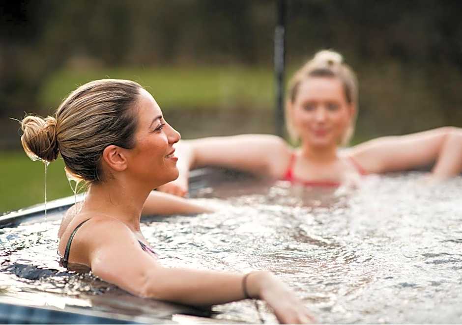 Woodlands House with Hot Tub