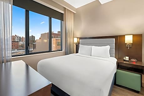 Queen Room - Mobility Accessible/Non-Smoking
