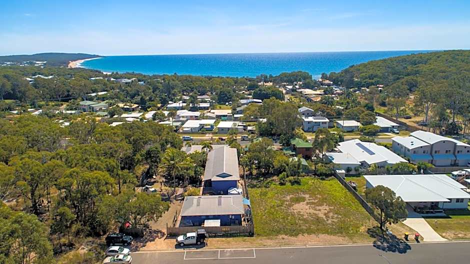 Cool Bananas Backpackers