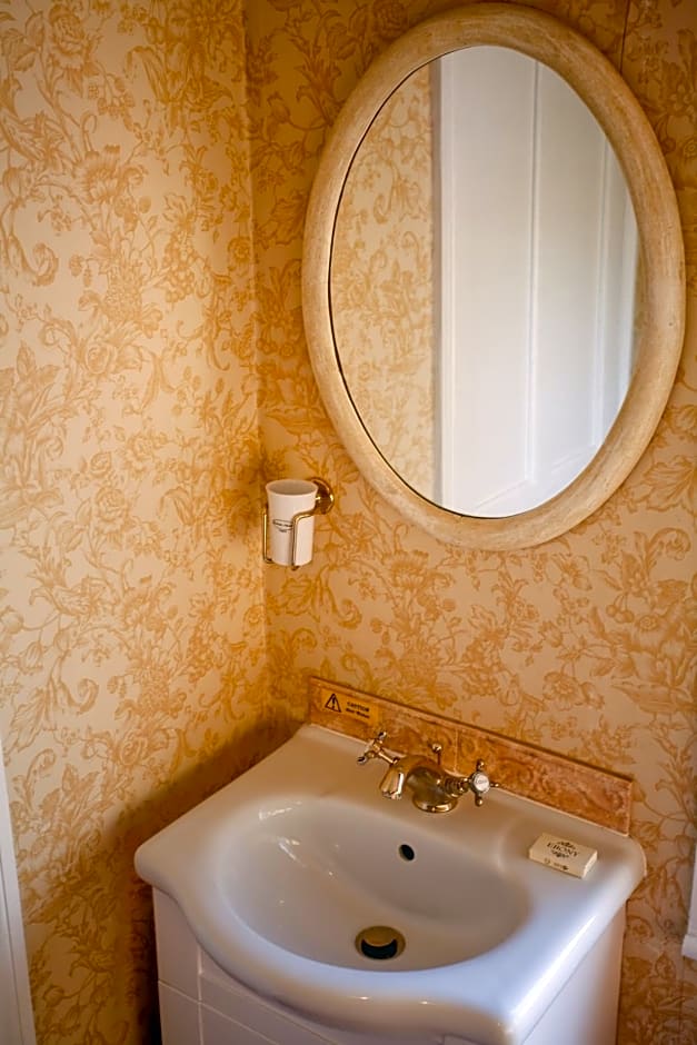 Fines Bayliwick Hotel