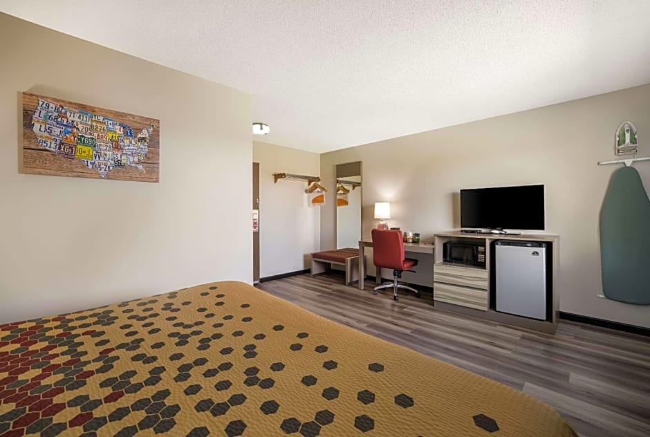 Econo Lodge Inn & Suites Canandaigua