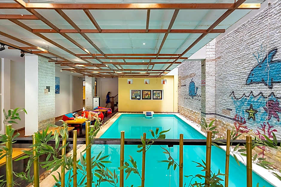 Harmony Old Town Hostel & Pool Bar